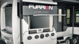 Tak wygląda tył pojazdu, w którym znajduje się garaż dla helikoptera - zdjęcie 7